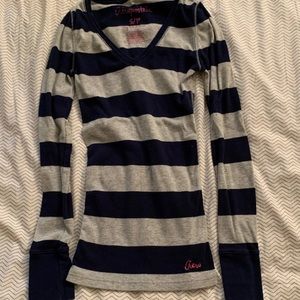 Aeropostale v-neck long sleeve